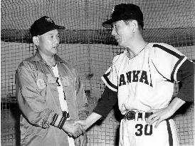 Former Nankai Hawks baseball manager Tsuruoka dies